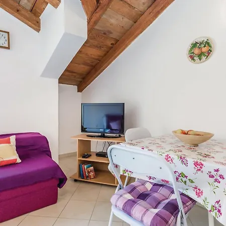 In Rab With Kitchen Barbat na Rabu