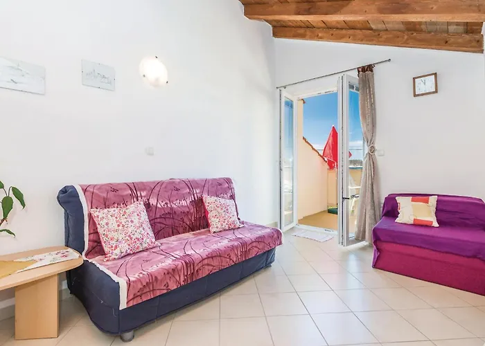 In Rab With Kitchen דירה *