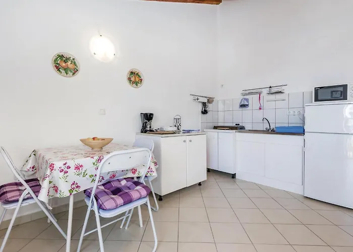 In Rab With Kitchen דירה Barbat na Rabu